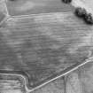 Oblique aerial view centred on the cropmarks of the Roman temporary camp and field-system, taken from the W.