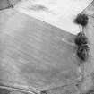 Oblique aerial view centred on the cropmarks of the Roman temporary camp and field-system, taken from the WSW.