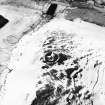 Oblique aerial view centred on the remains of the fort with the remains of the settlement adjacent, taken from the E.