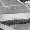 Oblique aerial view centred on the cropmarks of the pit-alignment and palisaded settlement, taken from the NW.