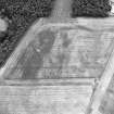 Oblique aerial view centred on the cropmarks of the pit-alignment, taken from the NE.