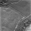 Williamrig Cottage, oblique aerial view, taken from the N, showing the cropmark of an enclosure in the centre of the photograph.