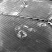 Oblique aerial view centred on the cropmarks of the settlement, pit-alignment, unenclosed settlement and cropmarks, taken from the NW.