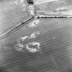 Oblique aerial view centred on the cropmarks of the settlement, pit-alignment, unenclosed settlement and cropmarks, taken from the NNE.