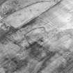 Oblique aerial view centred on the cropmarks of the settlement and field boundaries, taken from the SSW.