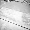 Oblique aerial view centred on the cropmarks of the settlement, ring-ditches and linear cropmarks, taken from the NW.