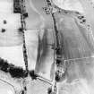 Wooden Home Farm Roman temporary camp, oblique aerial view, taken from the NE, centred on the NE angle. Cropmarks including those of pits are also visible in the centre of the photograph.