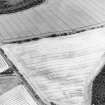 Oblique aerial view centred on the cropmarks of the settlement, taken from the NNW.