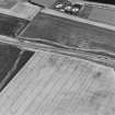 Oblique aerial view centred on the cropmarks of the field boundary, taken from the E.