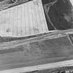 Oblique aerial view centred on the cropmarks of the field boundary, taken from the WNW.