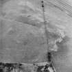 Oblique aerial view centred on the parchmarks of the palisaded settlement with quarries and field boundaries adjacent, taken from the NW.