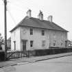 Inchinnan, Beardmore Cottages, view of specimen block of four flats.