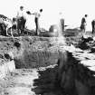 Excavation photograph : workers on souterrain.