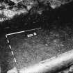 Excavation photograph : area L - black layer (coal and mortar) in angle between 816 and 817.