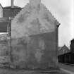 View of south crow-stepped gable, 25 Kirkgate, Alloa.
