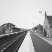 General vieww from S down centre of station, showing both platforms