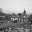 Kirkton of Oyne, township: view of cottage and outshot at NJ 6815 2565, from NE.
