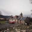 Kirkton of Oyne, township: view of cottage and outshot at NJ 6815 2565, from NE.
