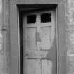 Detail of doorway, 9-13 Ashbraes, Kincardine on Forth, with lintel dated 1784.