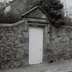 Athelstaneford Mains.
Detail of doorway in E wall of farmhouse garden.